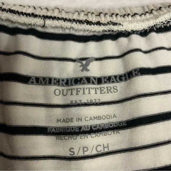 American Eagle Outfitters size small on/off shoulder cream/black ruffled top - Picture 4 of 6